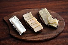 A modern cheeseboard Skruebrod med brie, Prima Donna og Prast-ost (5280075196).jpg