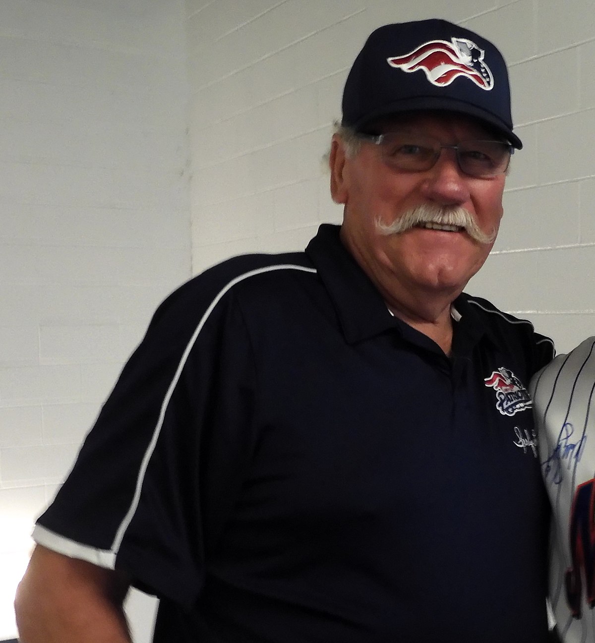 BaseballHistoryNut on X: Sparky Lyle wearing a “Archie Bunker for  President” t-shirt  / X