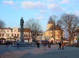 Praça e Monumento a Nastia Lisovska, em Rohatyn.