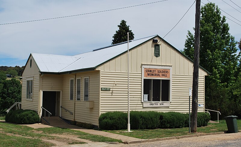 File:StanleySoldiersMemorialHall.JPG