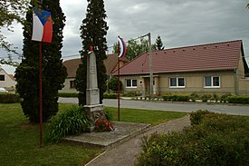 Stošíkovice na Louce, památník.jpg