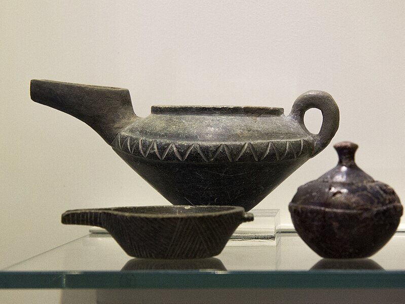 File:Stone vases from Mesara, 3000-1900 BC, AMH, 144635.jpg