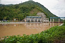 Datei:Sungai-Padas_Barrage-near-Tenom.jpg