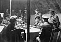 Бернард Монтгомері (сидить праворуч) і фон Фрідебург підписують попередній Акт про капітуляцію Німеччини (7 травня 1945)