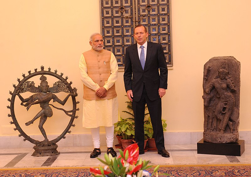 File:The Prime Minister of Australia, Mr. Tony Abbott returning the two antique statues to India, in the presence of the Prime Minister, Shri Narendra Modi, in New Delhi on September 05, 2014.jpg