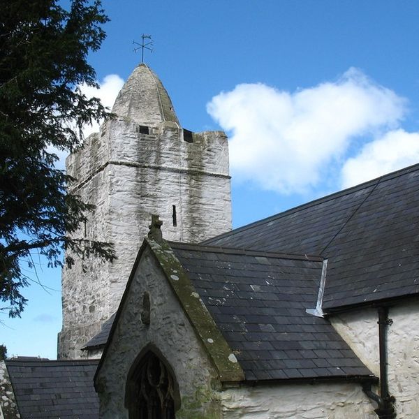 File:The capped tower of Eglwys Mechell Sant.jpg