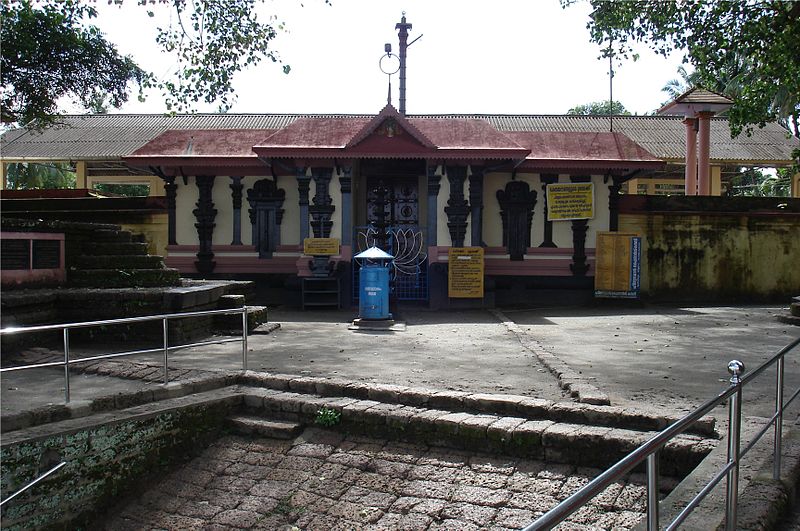 File:Thirunavaya Navamukunda Temple.JPG