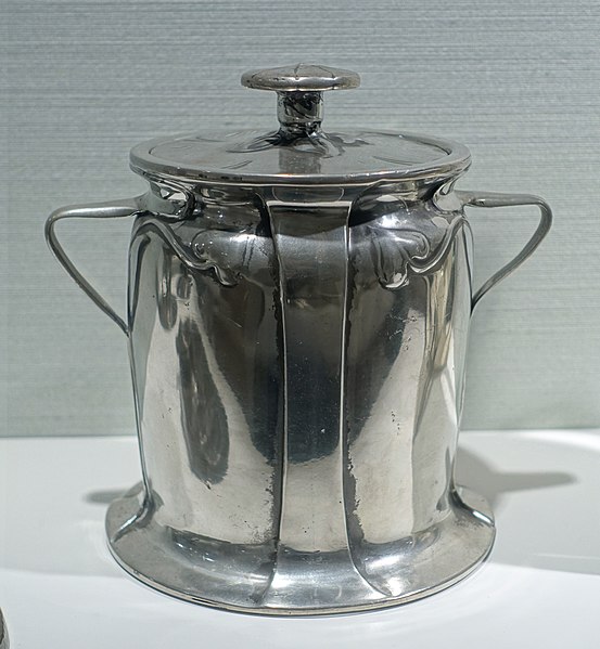 File:Tobacco canister from the Tudric series, by Archibald Knox, Liberty & Co., London, c. 1902, tin - Hessisches Landesmuseum Darmstadt - Darmstadt, Germany - DSC01099.jpg