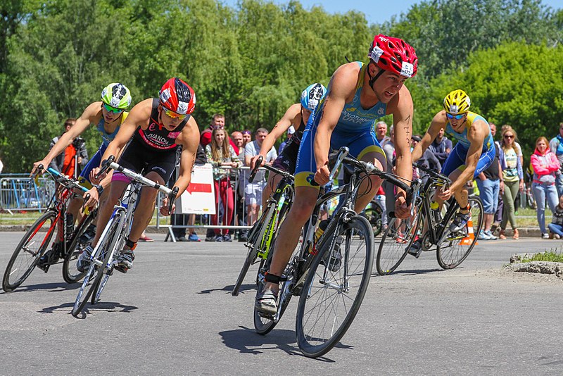 File:Triathletes on bicycles moving to the finish (35261830350).jpg