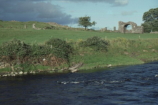 Trim, county Meath, River Boyne and ruined gateway - geograph.org.uk - 3301755