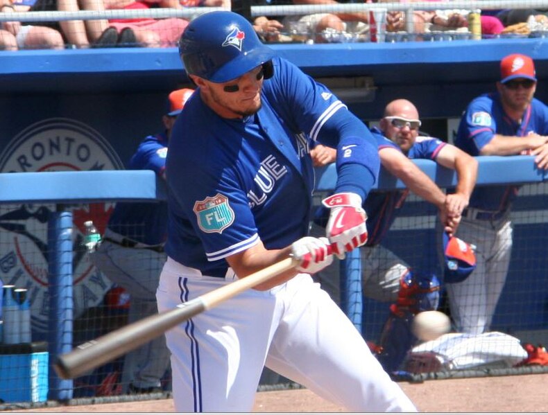 File:Tulo Swinging 2016.jpg