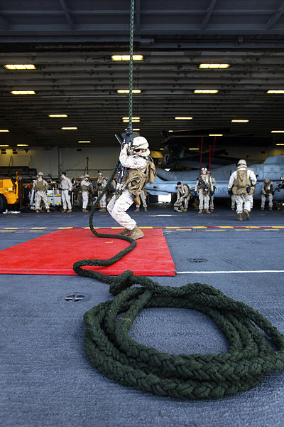 File:USS Iwo Jima (LHD 7) 150125-M-QZ288-291 (16389804276).jpg