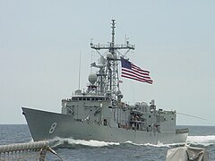 L'USS McInerney, une frégate américaine de la classe Perry.