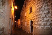 Čeština: Věžní ulice v noci v Prachaticích, jižní Čechy. English: Věžní Street at night in Prachatice, South Bohemian Region, Czechia.