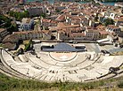 Vienne (Isère) - Théâtre antique depuis le mont Pipet (août 2020).jpg