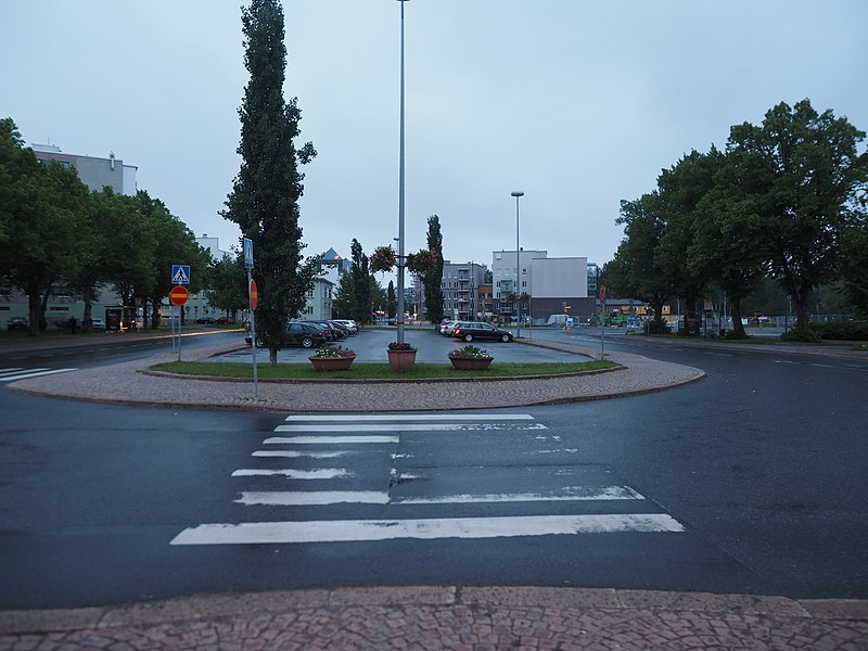 File:View of Hämeenlinna at night.jpg