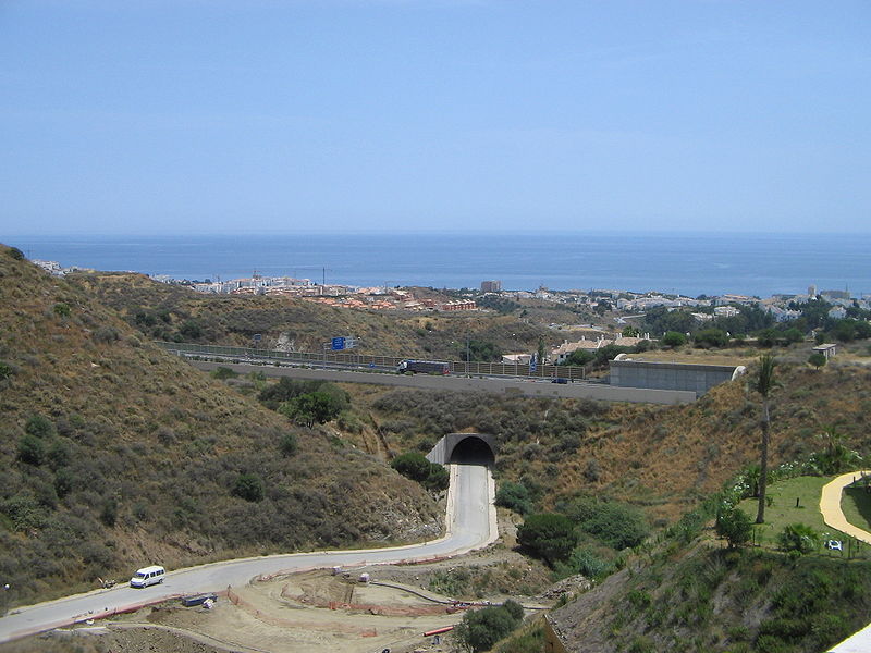 File:View of the Mediterranean and the highway in Calahonda 2005.jpg