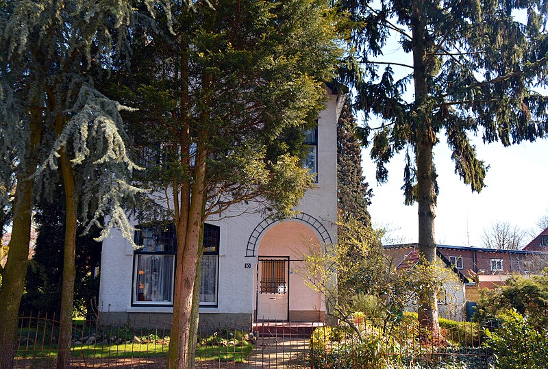 File:Villa 2, Emmalaan 10 Architect Oscar Leeuw 1903 Hees Nijmegen.jpg