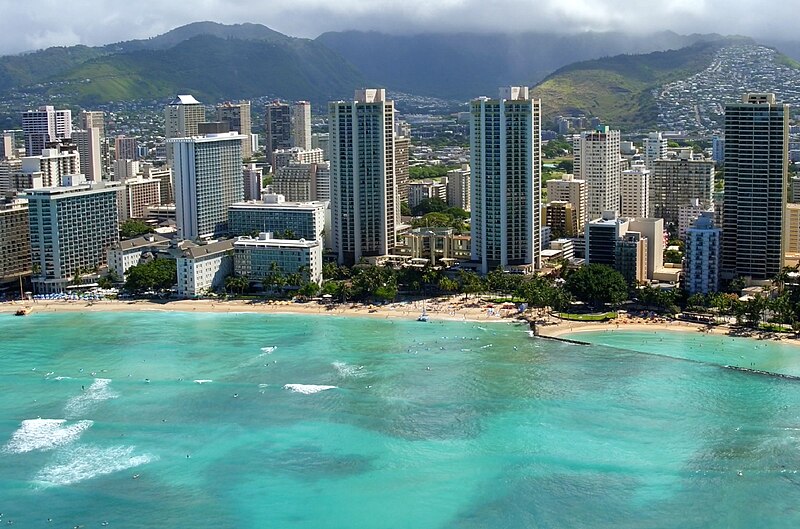 800px Waikiki waikiki beach aerial photography 2