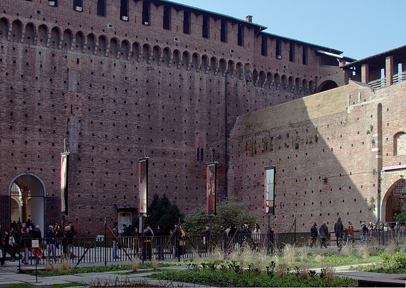 File:Walls - Duke's Courtyard - Castello Sforzesco - Milan 2014.jpg