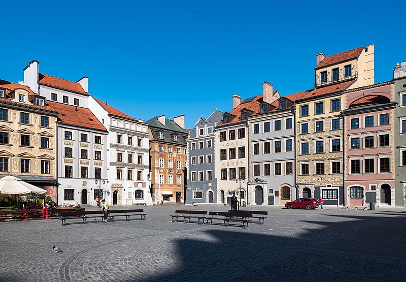 File:Warszawa, Rynek Starego Miasta 27-31, 42-34 20170518 001.jpg