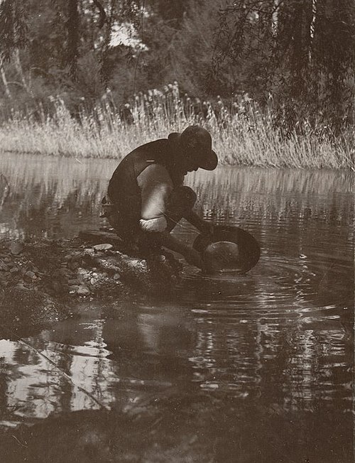 Man panning for gold at Warrandyte, 1913