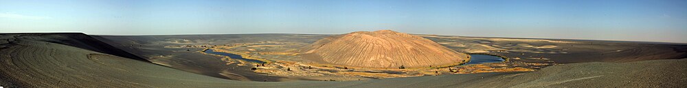 Caldera des erloschenen Vulkans Wau-en-Namus im Süden Libyens, im Zentrum der Sahara