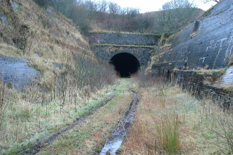 File:Whitrope Tunnel01 1999-12-11.jpg