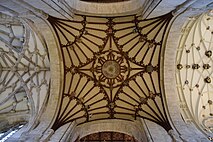 Winchester Cathedral (Holy Trinity) (33238516478).jpg