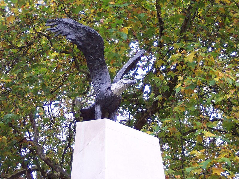 File:World War Two Fighter Pilots Memorial, Grosvenor Square (298285422).jpg