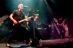 Виступ Yellowcard у жовтні 2007 року на підтримку альбому Paper Walls.