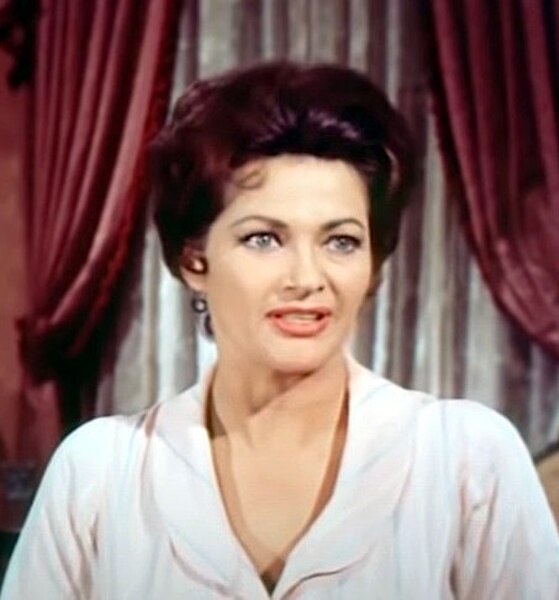 Yvonne De Carlo as Mrs. Warren
