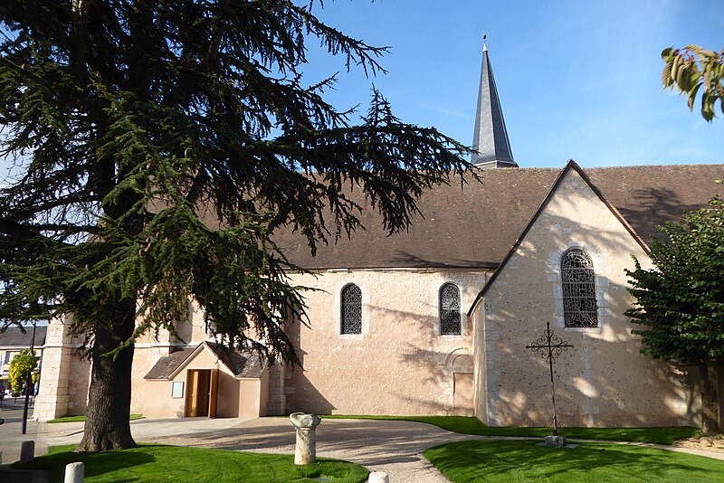 Fichier:Église Saint-Pantaléon Lucé Eure-et-Loir (France).jpg