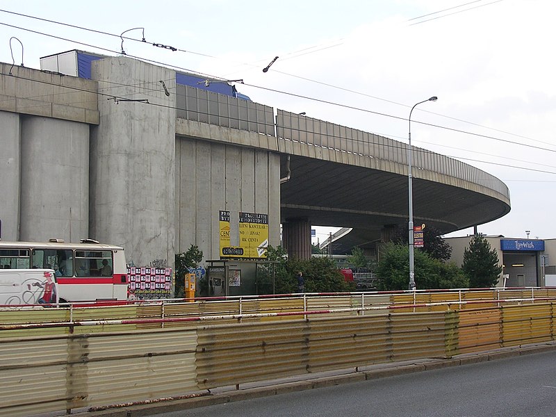 File:Švehlova, pohled na lanový most (02).jpg