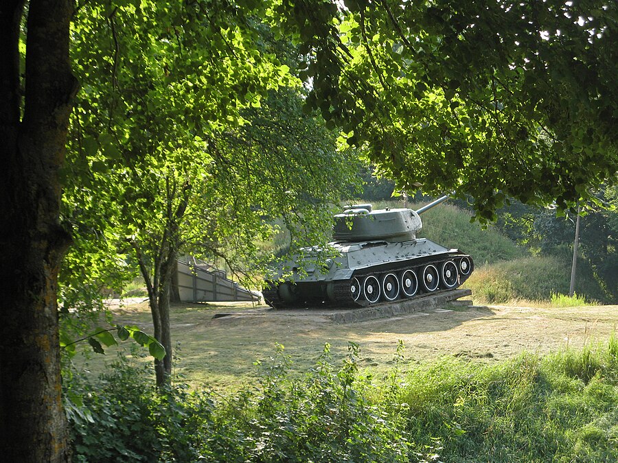 Tank monument in local Victory park looks more romantic than menacing