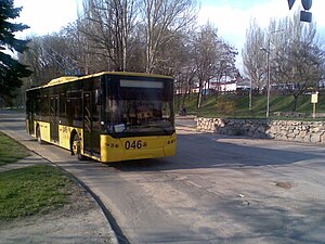 ЛАЗ E183D1 (№ 046) біля вокзалу Запоріжжя II