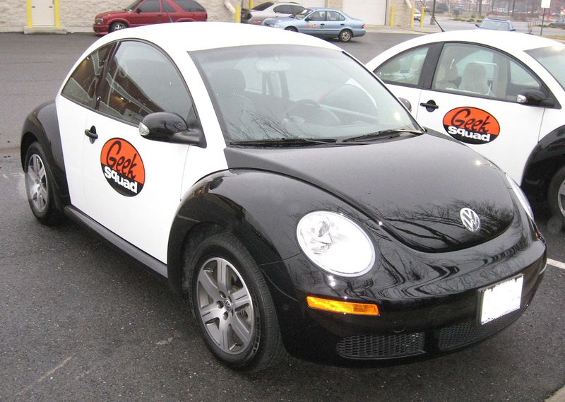 800px-06-07_Volkswagen_Beetle_GeekSquad.jpg