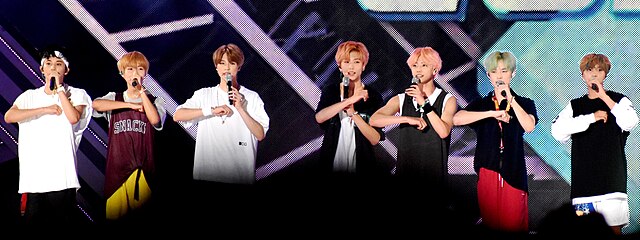 NCT Dream at the 2018 Incheon Airport Sky Festival (From left: Mark, Renjun, Jeno, Jisung, Jaemin, Chenle, Haechan)