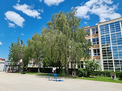 Ako do 1. súkromné gymnázium v Bratislave hromadnou dopravou - O mieste