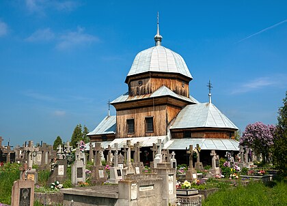 Igreja da Natividade da Virgem Maria, um edifício sacral de madeira na parte noroeste da cidade de Zhovkva, região de Lviv, Ucrânia (definição 3 584 × 2 576)
