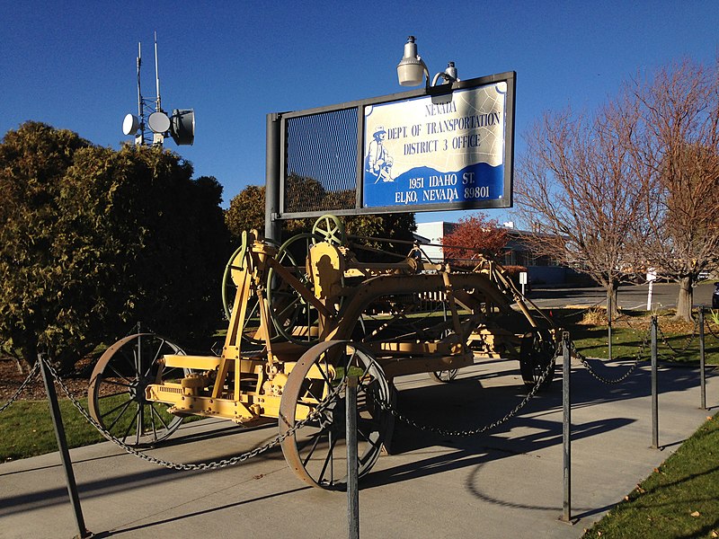 File:2014-11-11 14 41 45 Old road grading equipment at the front of the Nevada Department of Transportation District 3 Office on Idaho Street in Elko, Nevada.JPG