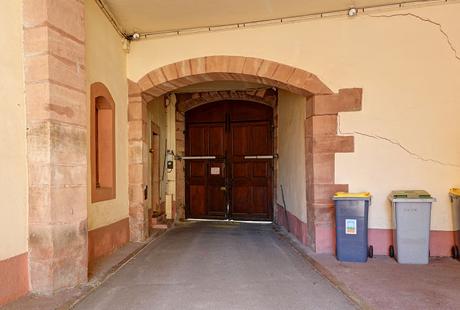 Porte-cochère (vue de l'intérieur).