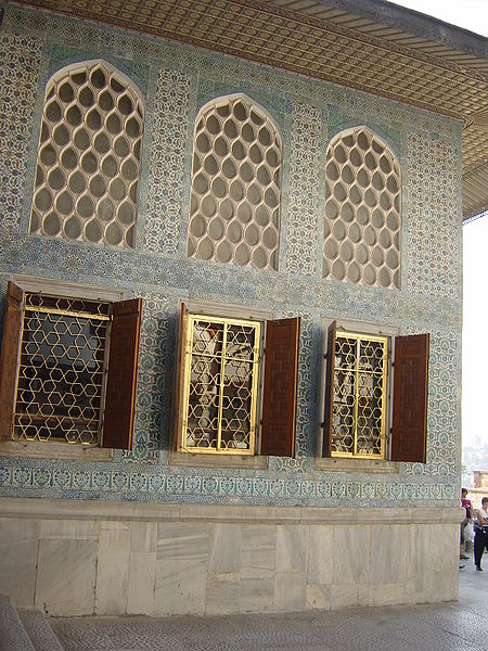 File:4390 Istanbul - Topkapi - Harem - Cortile delle favorite - Foto G. Dall'Orto 27-5-2006.jpg