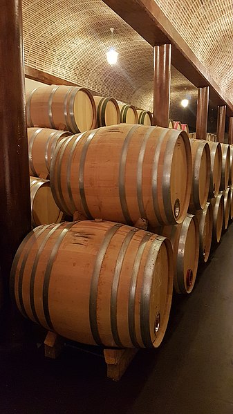 File:500 litres oak barrels Bodegas Casajus Ribera del Duero.jpg