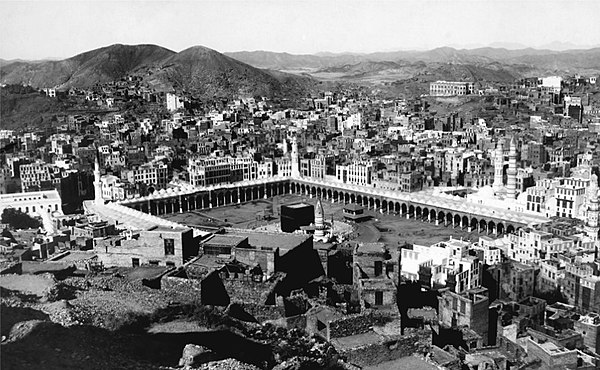 The Ka'aba in Mecca (pictured in 1917) was the headquarters of Ibn al-Zubayr where he was besieged and defeated by Abd al-Malik's forces led by al-Haj