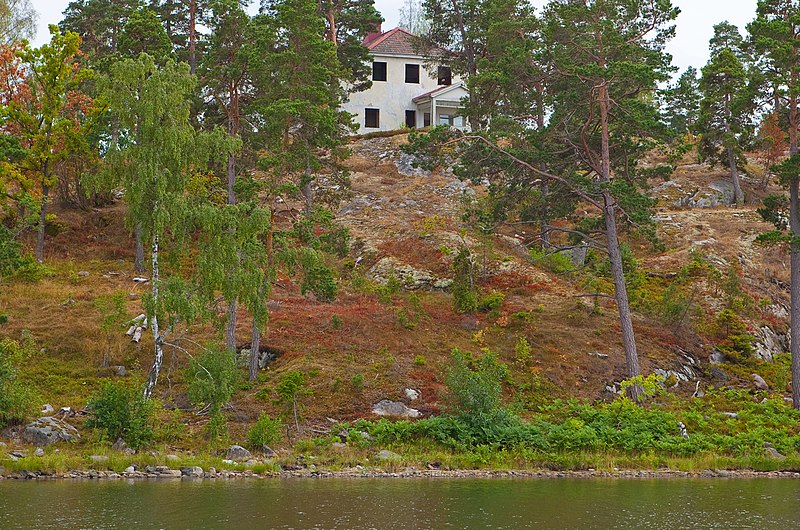 File:Abandoned home on Värmdö - panoramio.jpg