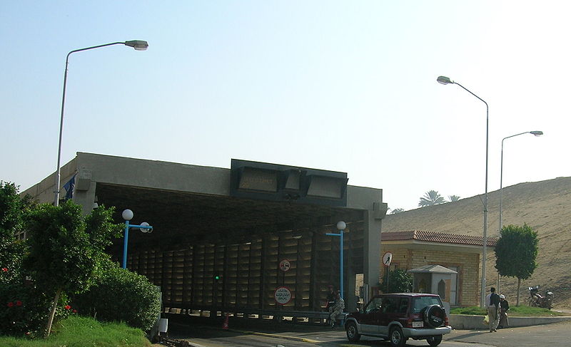 File:Ahmed Hamdi Tunnel - West entry.jpg