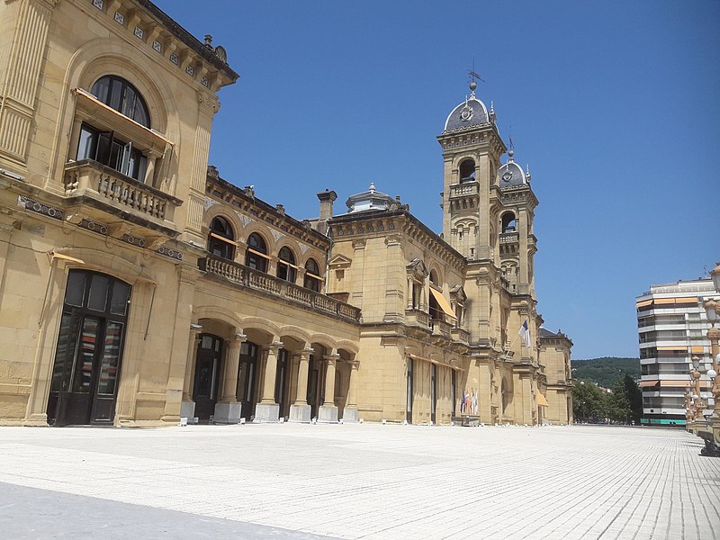 File:Ajuntament de Donostia 20180801 153642.jpg