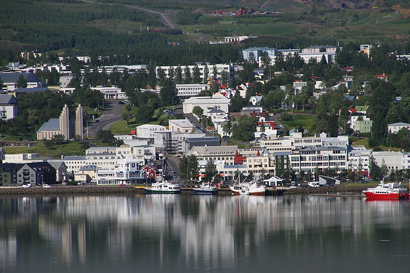 File:Akureyri-12-Zentrum-2018-gje.jpg