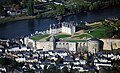 Linnan rakennukset ja varusmuuri suhteessa kaupunkiin ja Loirejokeen.
